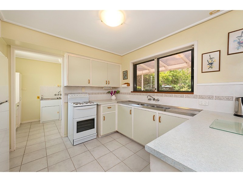 17 Alenola Street, Chapel Hill QLD 4069