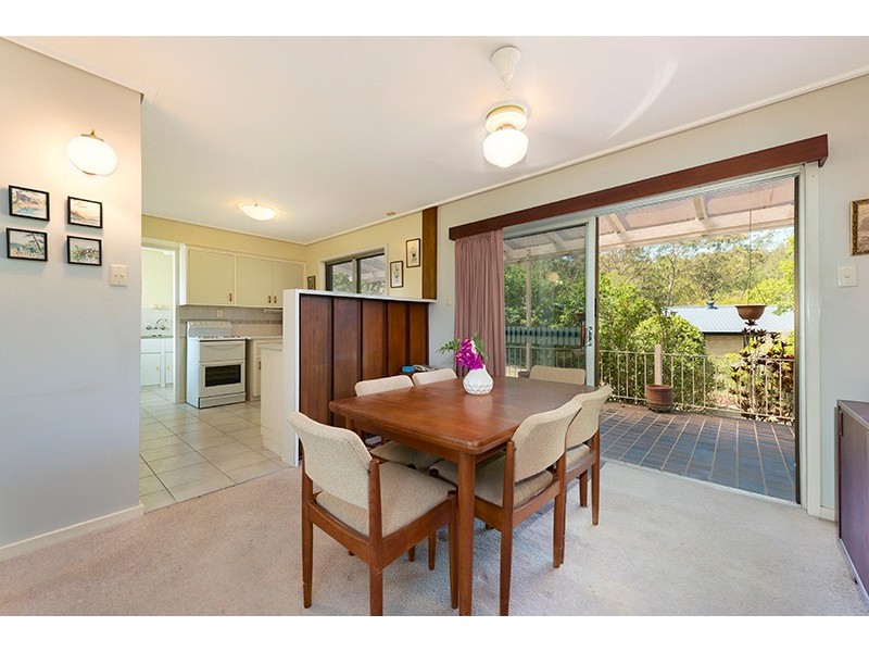 17 Alenola Street, Chapel Hill QLD 4069