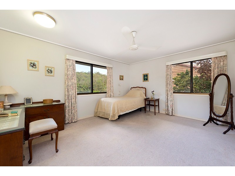 17 Alenola Street, Chapel Hill QLD 4069