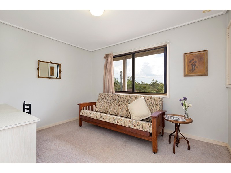 17 Alenola Street, Chapel Hill QLD 4069