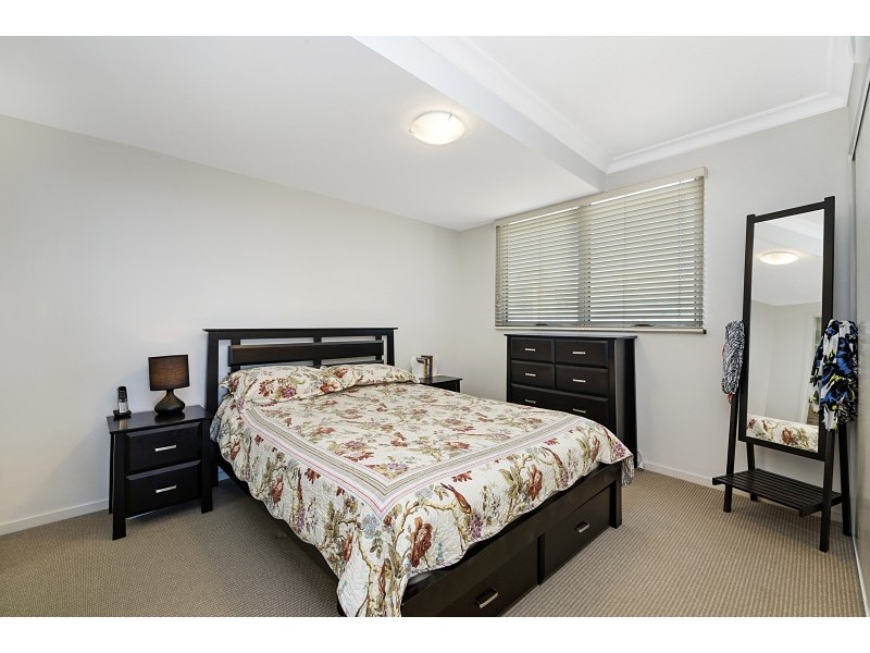 17/16 Grosvenor Road, Indooroopilly QLD 4068