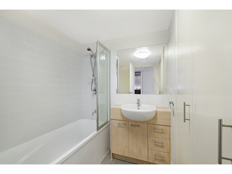 17/16 Grosvenor Road, Indooroopilly QLD 4068