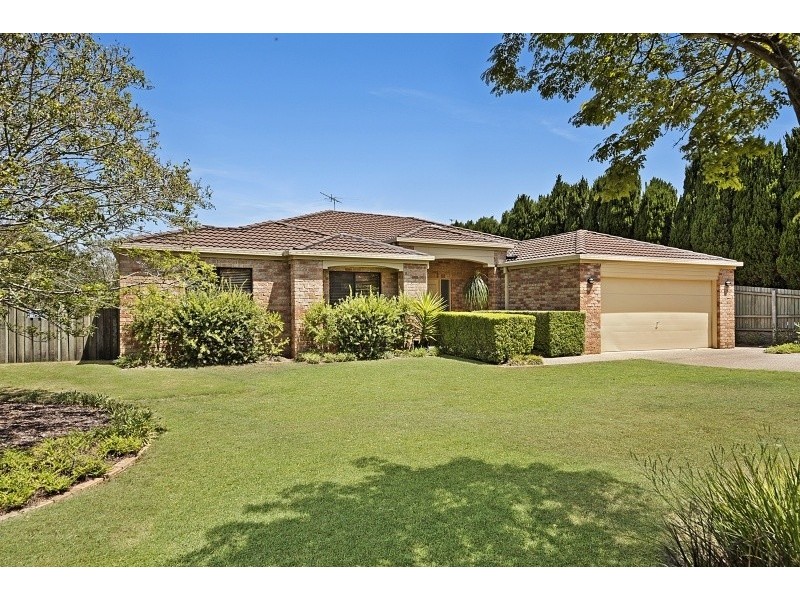 4 Campden Ct, Brookfield QLD 4069