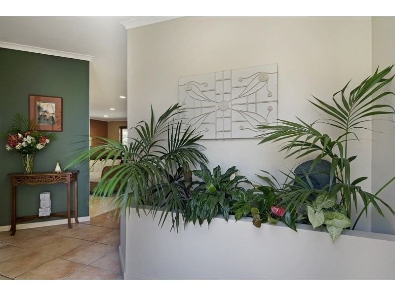 4 Campden Ct, Brookfield QLD 4069