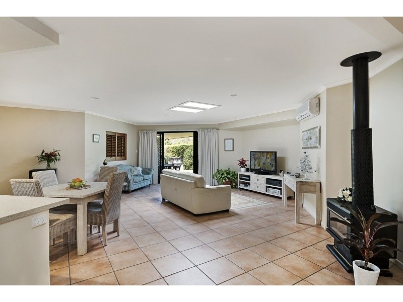 4 Campden Ct, Brookfield QLD 4069