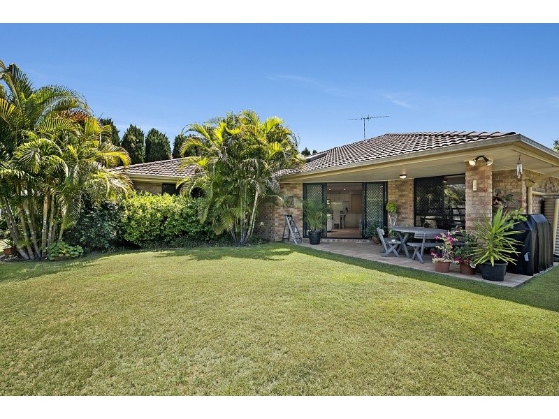 4 Campden Ct, Brookfield QLD 4069