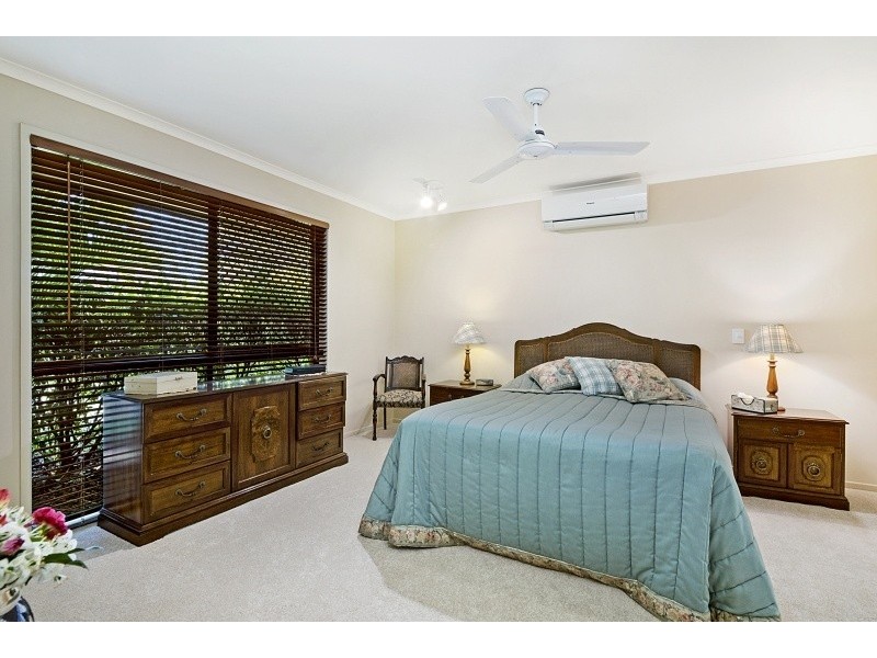 4 Campden Ct, Brookfield QLD 4069