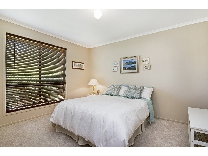 4 Campden Ct, Brookfield QLD 4069
