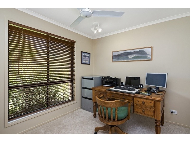 4 Campden Ct, Brookfield QLD 4069