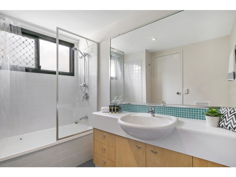 19/60 Sherwood Rd, Toowong QLD 4066