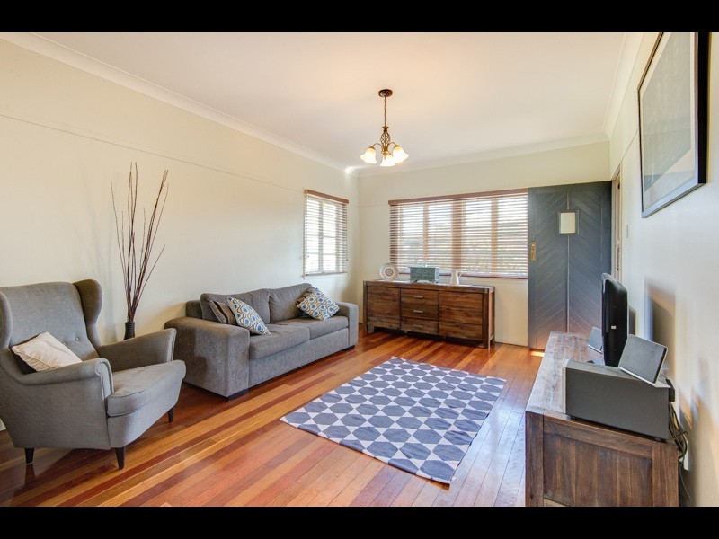103 Manly Rd, Manly West QLD 4179