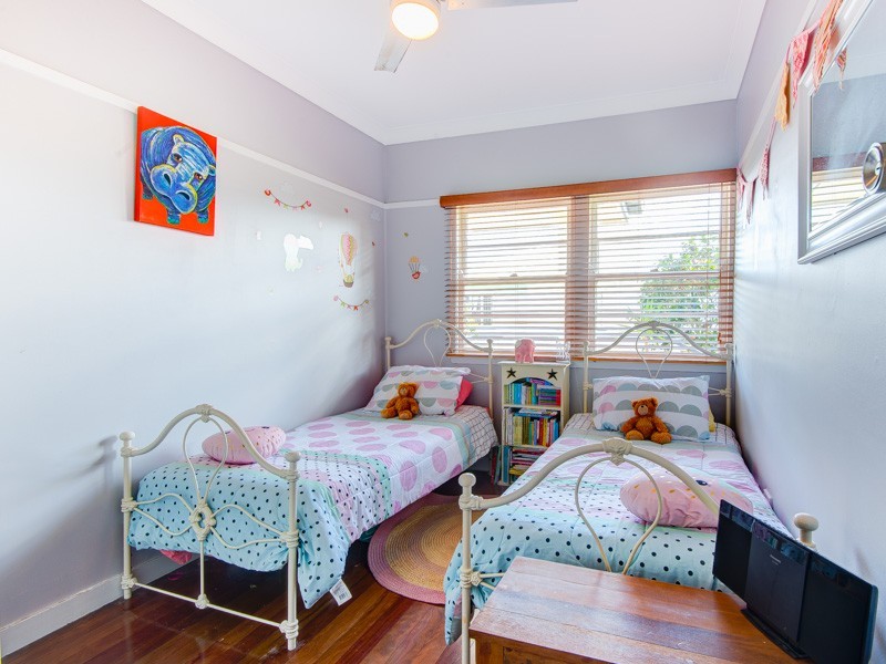 103 Manly Rd, Manly West QLD 4179