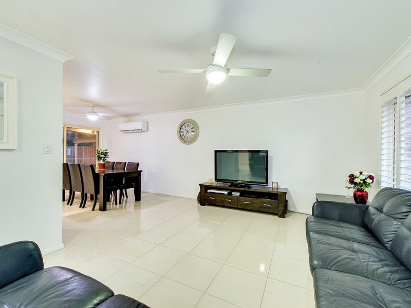 42 Lakeside Cr, Forest Lake QLD 4078