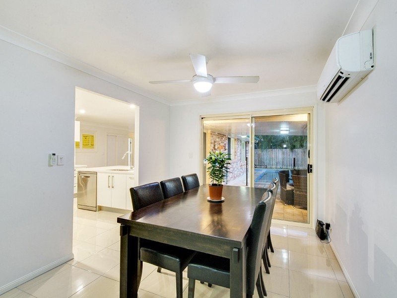 42 Lakeside Cr, Forest Lake QLD 4078