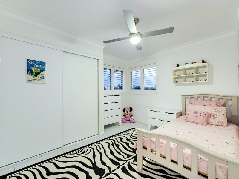 42 Lakeside Cr, Forest Lake QLD 4078
