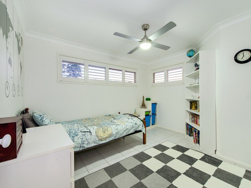 42 Lakeside Cr, Forest Lake QLD 4078