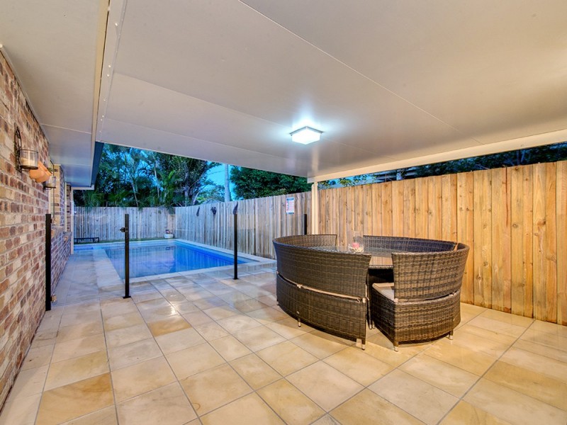 42 Lakeside Cr, Forest Lake QLD 4078