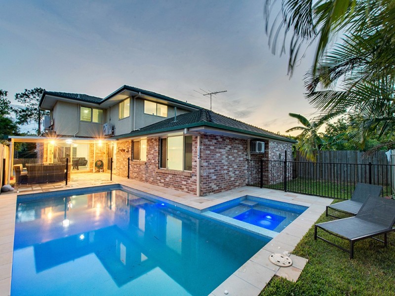 42 Lakeside Cr, Forest Lake QLD 4078