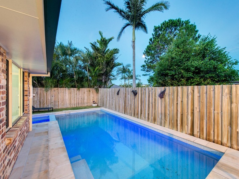 42 Lakeside Cr, Forest Lake QLD 4078