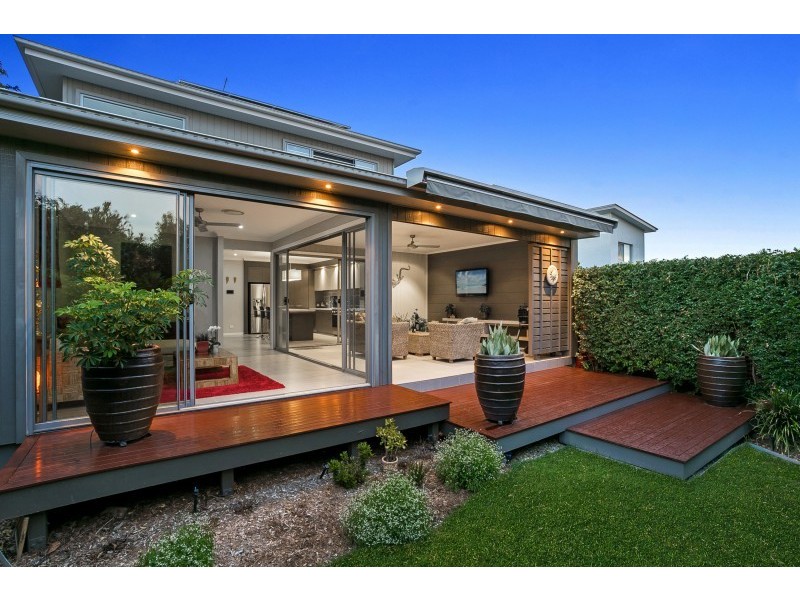 18 Nara Street, Kenmore QLD 4069