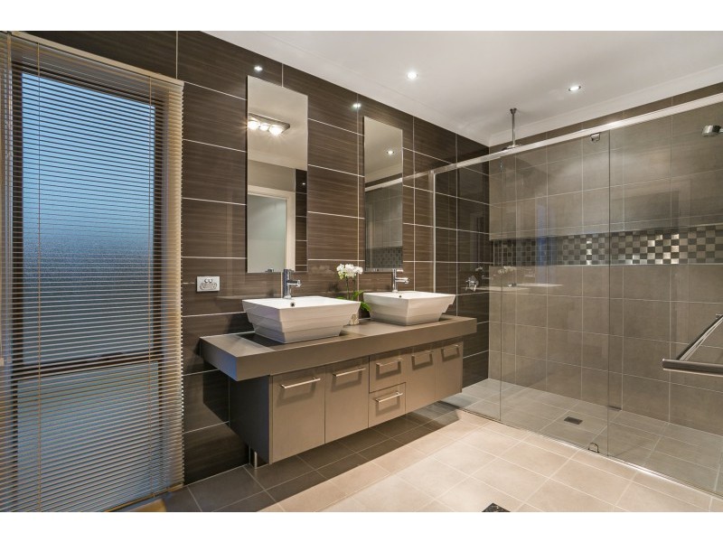 18 Nara Street, Kenmore QLD 4069