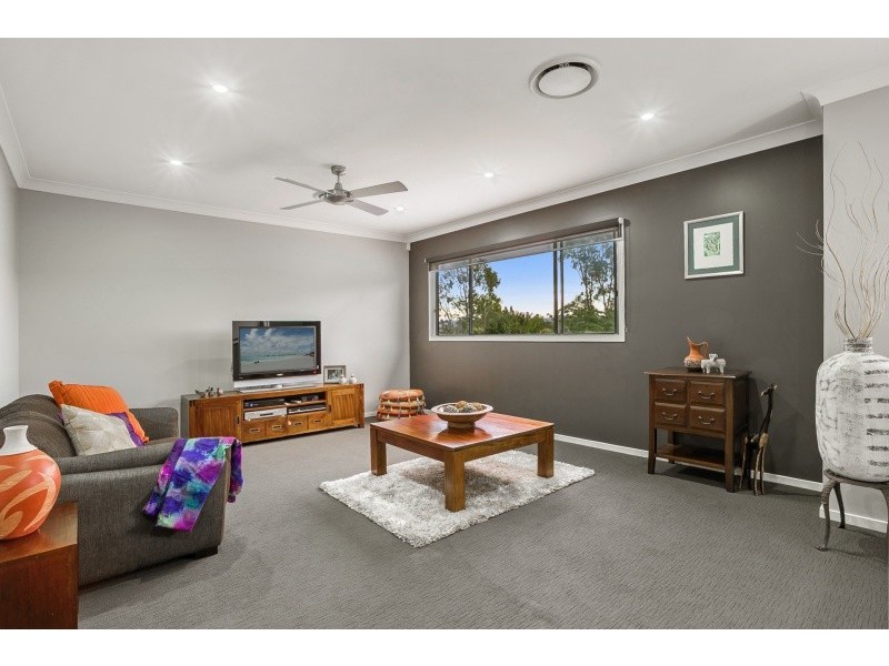 18 Nara Street, Kenmore QLD 4069