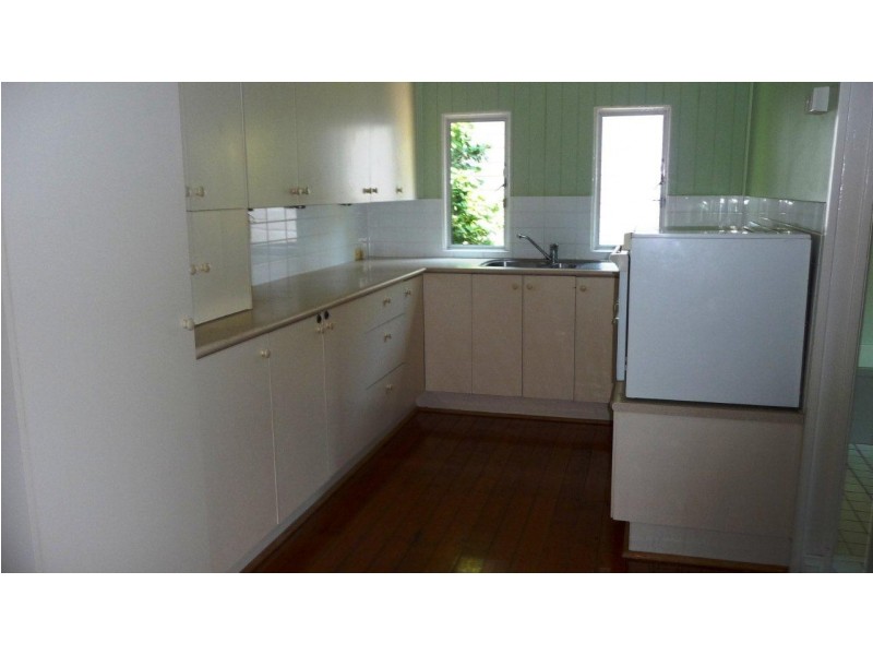 33 Erneton Street, Newmarket QLD 4051