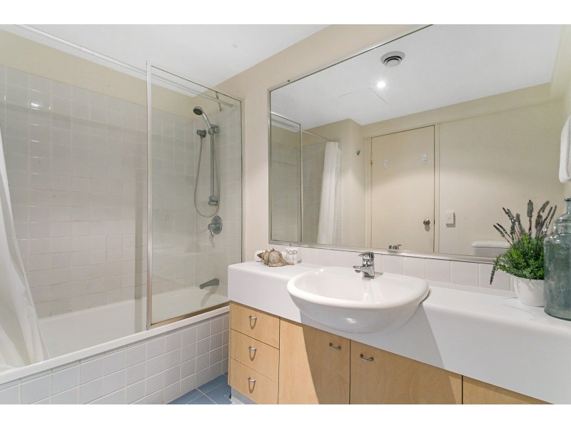 2/60 Sherwood Rd, Toowong QLD 4066