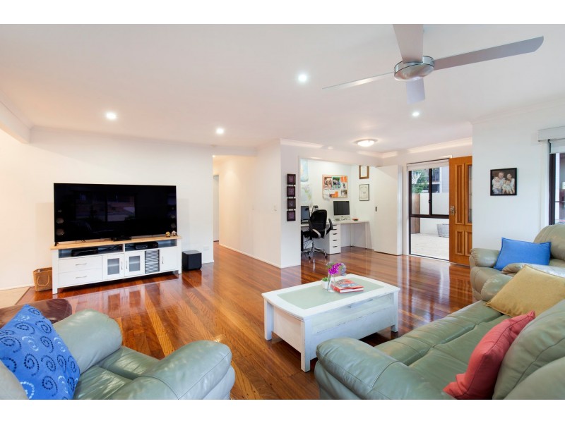 9 Praeger Street, Chapel Hill QLD 4069