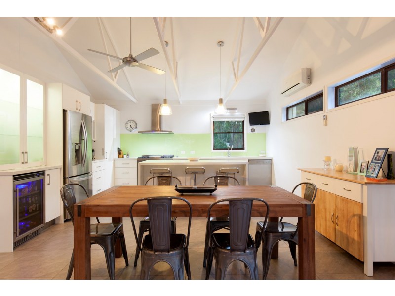 9 Praeger Street, Chapel Hill QLD 4069