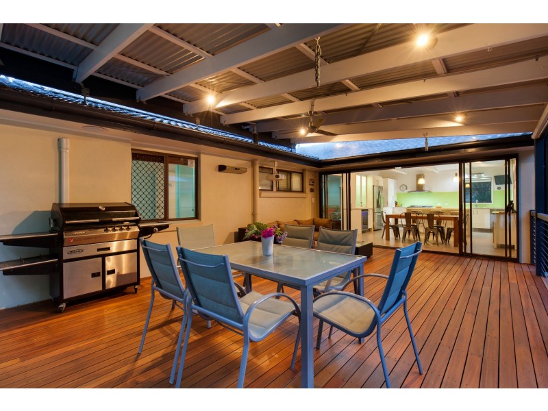 9 Praeger Street, Chapel Hill QLD 4069