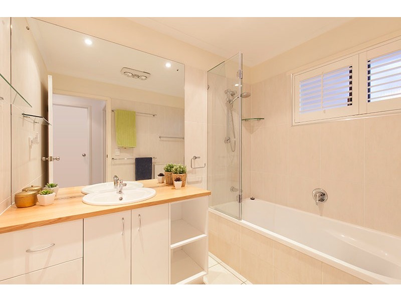 9 Praeger Street, Chapel Hill QLD 4069