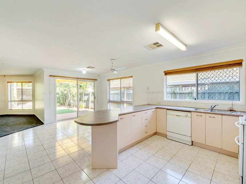 52 Laricina Cct, Forest Lake QLD 4078