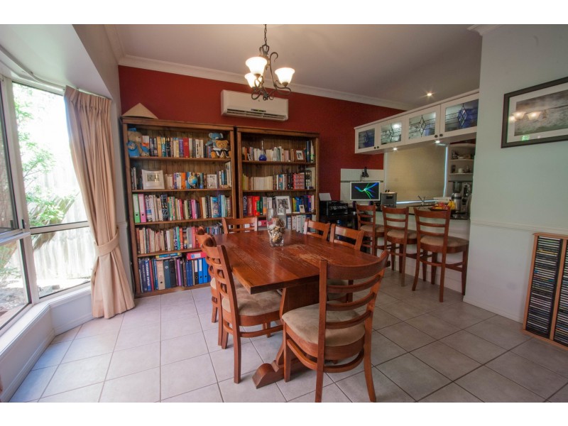 8 Rachele Close, Forest Lake QLD 4078