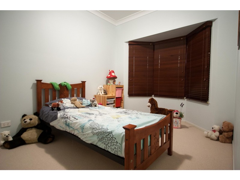 8 Rachele Close, Forest Lake QLD 4078