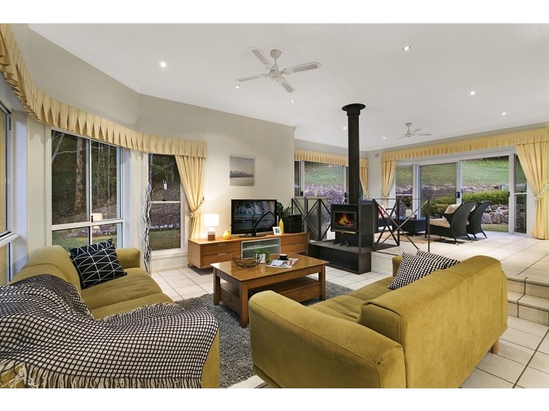 581 Gold Creek Road, Brookfield QLD 4069