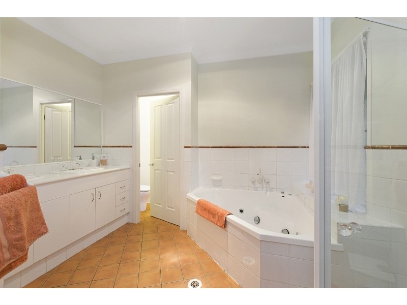 581 Gold Creek Road, Brookfield QLD 4069