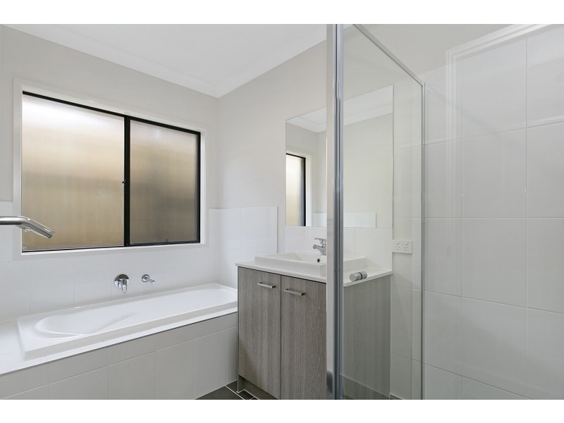 77 Meadows Circuit, Bellbird Park QLD 4300