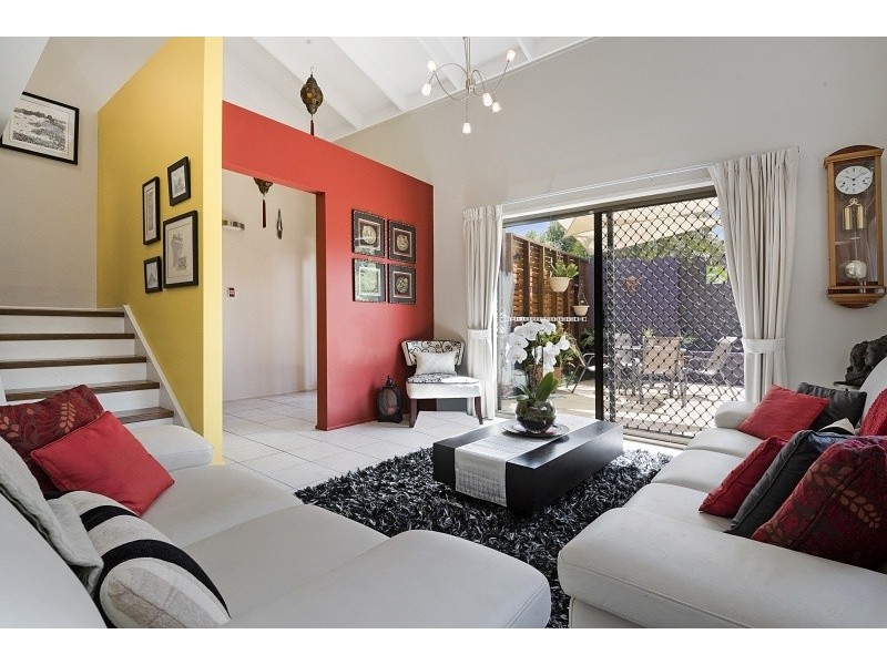 24 Stralock Street, Chapel Hill QLD 4069