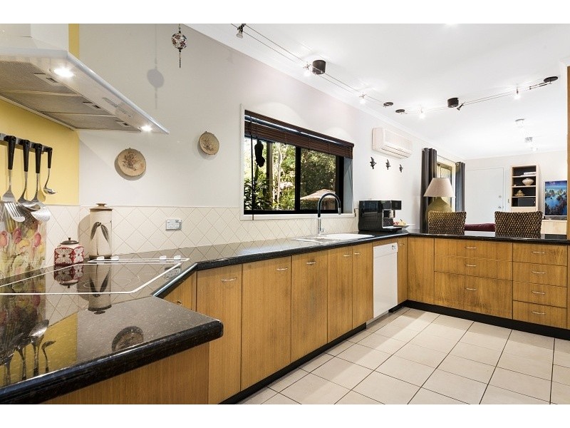 24 Stralock Street, Chapel Hill QLD 4069