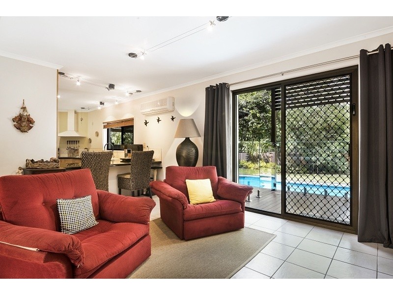 24 Stralock Street, Chapel Hill QLD 4069