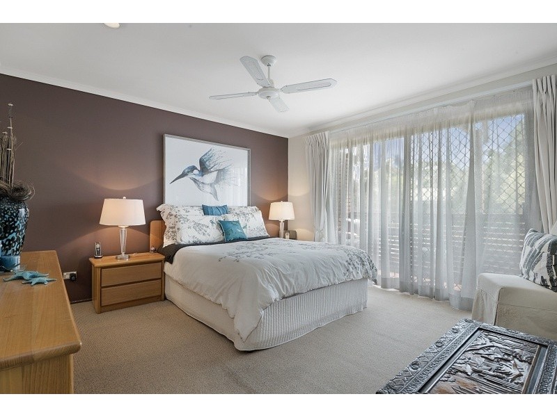 24 Stralock Street, Chapel Hill QLD 4069