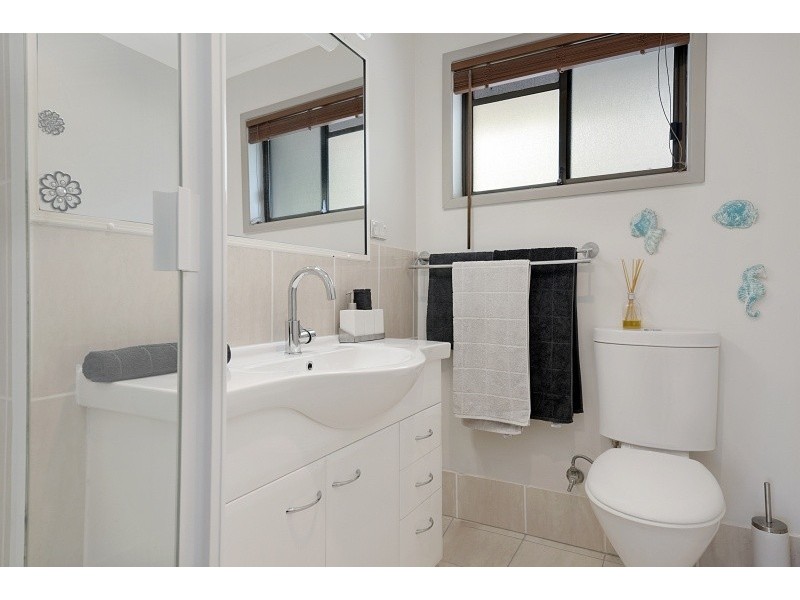 24 Stralock Street, Chapel Hill QLD 4069