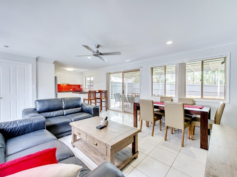 6 Scarlet Pl, Forest Lake QLD 4078