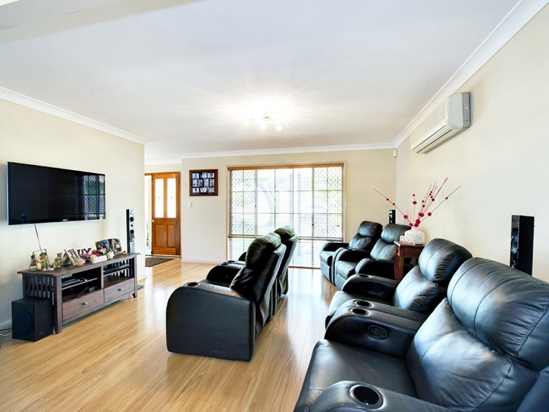 2 Scarlet Pl, Forest Lake QLD 4078
