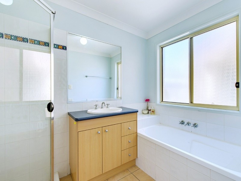 66 Jubilee Ave, Forest Lake QLD 4078