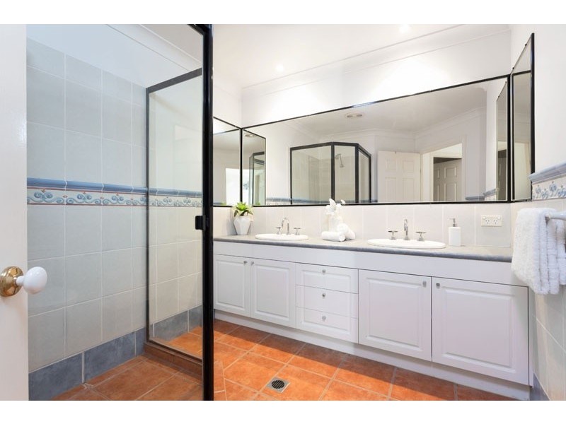41 Regency Place, Kenmore Hills QLD 4069