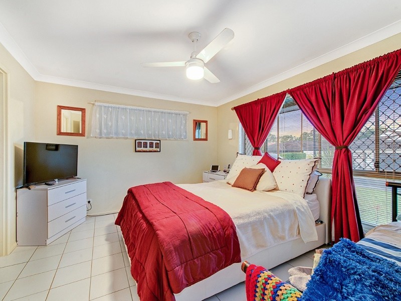 4 Purdie Pl, Forest Lake QLD 4078