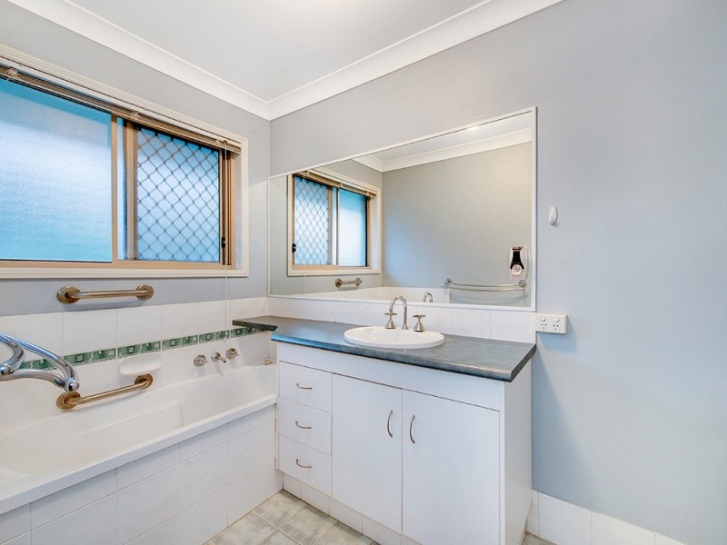 4 Purdie Pl, Forest Lake QLD 4078