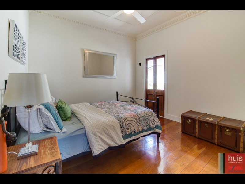 26 Pryde St, Camp Hill QLD 4152